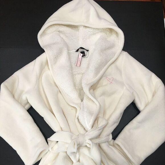 Victoria's Secret LUXE thicker Sherpa Hooded Robe - Picture 4 of 10
